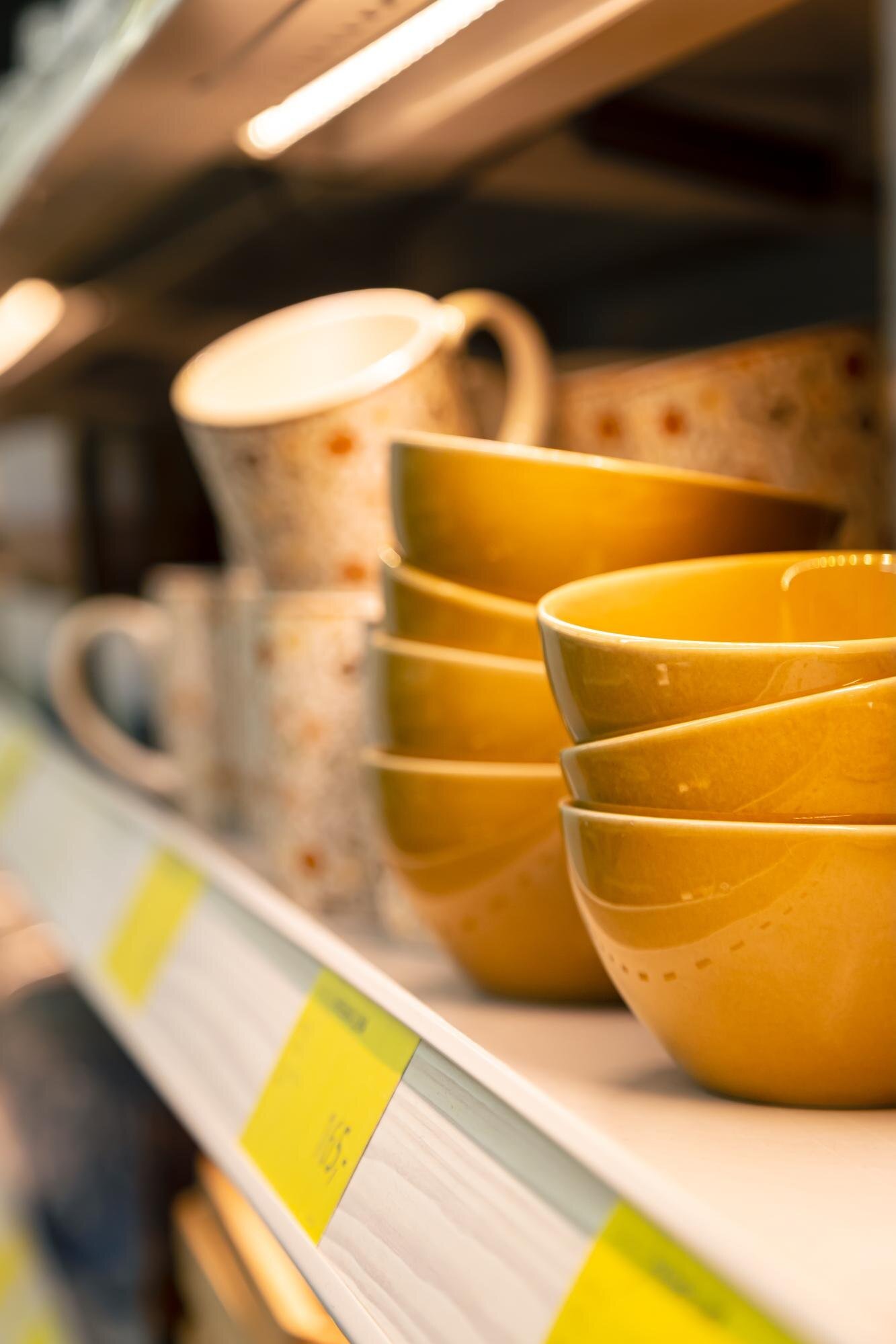 variety-bowls-cups-modern-household-shop_169016-41492